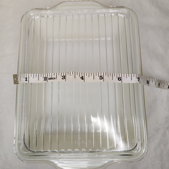 Vintage Pyrex Fridge Dish with Lid - Picture 9 of 12